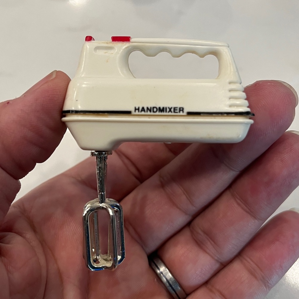 Vintage Hand Mixer Fridge Magnet Retro Kitchen Appliance (80s 90s)